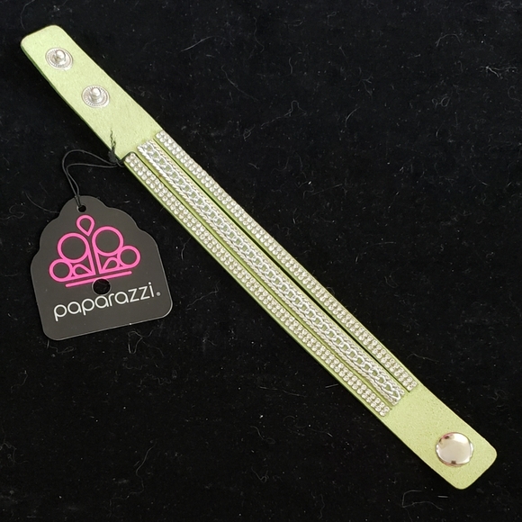 Paparazzi Wrap Bracelet - Unstoppable Green - Picture 1 of 3